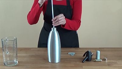 Как готовить коктейли с помощью сифона 4