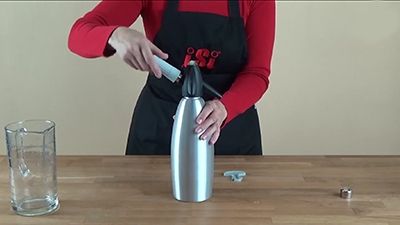 Как готовить коктейли с помощью сифона 6