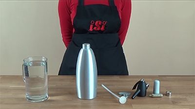 Як готувати коктейлі за допомогою сифона